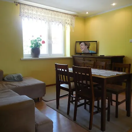 Apartament Mazurska ギジツコ